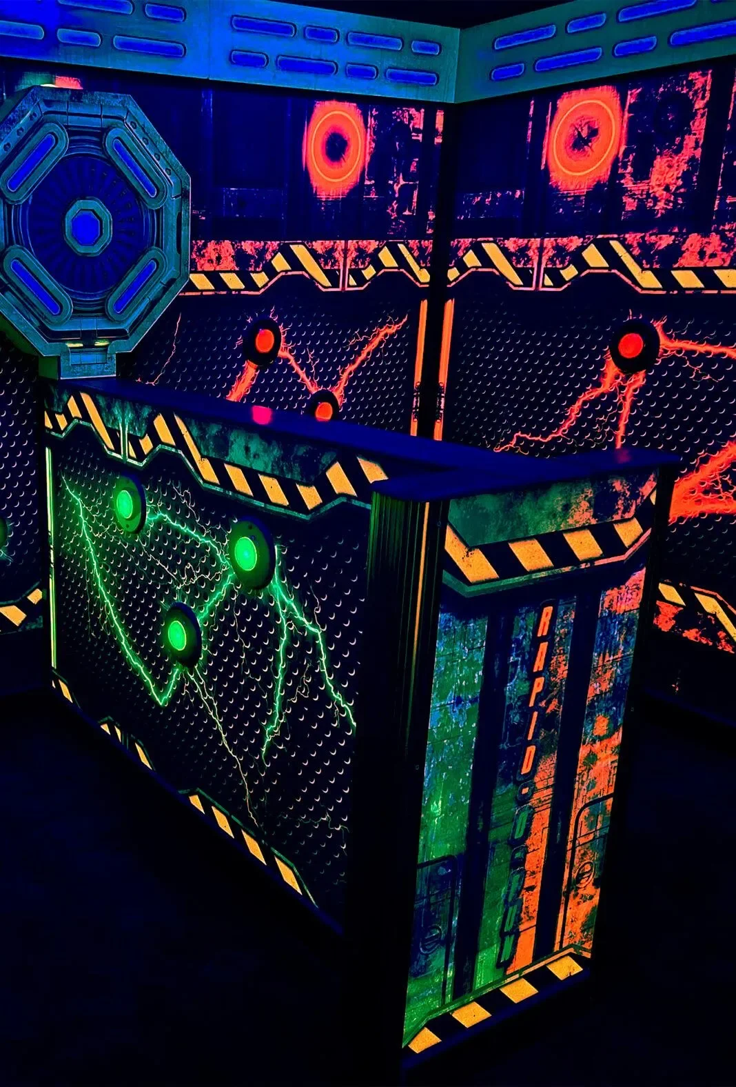 Art Attack blacklight-kunst